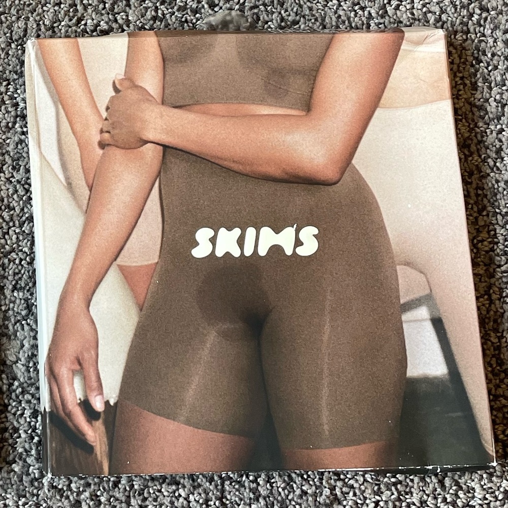 Skims - Picture 1 of 3